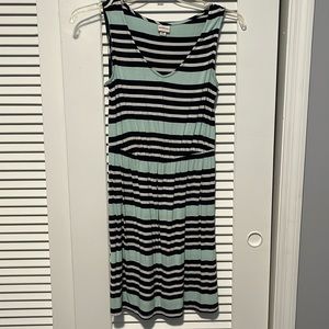 Sleeveless V-neck dress